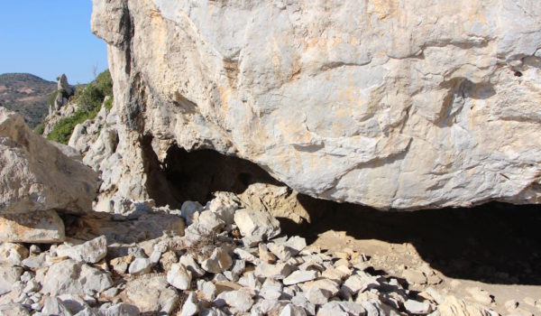 Aspri Petra Cave